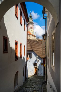 Cesky Krumlov, Çek Cumhuriyeti - Mart 12023: Güneşli havada tarihi kent merkezi, HDR Görüntü