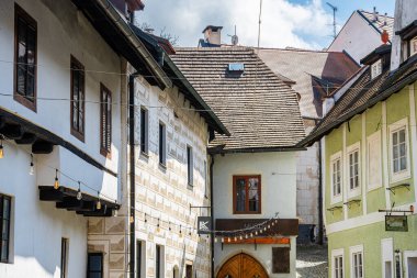 Cesky Krumlov, Çek Cumhuriyeti - Mart 12023: Güneşli havada tarihi kent merkezi, HDR Görüntü