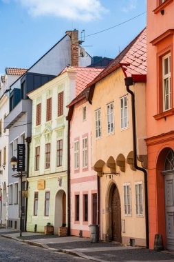 Ceske Budejovice, Çek Cumhuriyeti - Mart 12023: Güneşli havada tarihi kent merkezi, HDR Görüntü