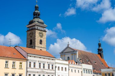 Ceske Budejovice, Çek Cumhuriyeti - Mart 12023: Güneşli havada tarihi kent merkezi, HDR Görüntü
