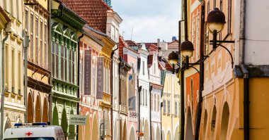 Ceske Budejovice, Çek Cumhuriyeti - Mart 12023: Güneşli havada tarihi kent merkezi, HDR Görüntü