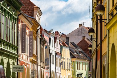 Ceske Budejovice, Çek Cumhuriyeti - Mart 12023: Güneşli havada tarihi kent merkezi, HDR Görüntü