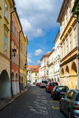 Ceske Budejovice, Çek Cumhuriyeti - Mart 12023: Güneşli havada tarihi kent merkezi, HDR Görüntü