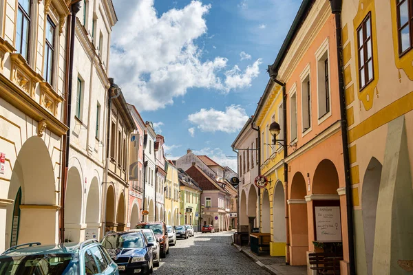 Ceske Budejovice, Çek Cumhuriyeti - Mart 12023: Güneşli havada tarihi kent merkezi, HDR Görüntü