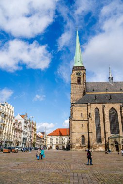 Plzen, Çek Cumhuriyeti - Mart 12023: İlkbaharda tarihi kent simgeleri, HDR Resmi