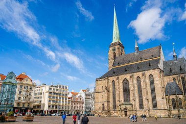 Plzen, Çek Cumhuriyeti - Mart 12023: İlkbaharda tarihi kent simgeleri, HDR Resmi