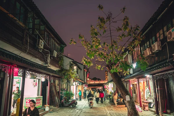 中国蘇州 2023年12月1日 夜間に市内中心部の景色を眺める — ストック写真