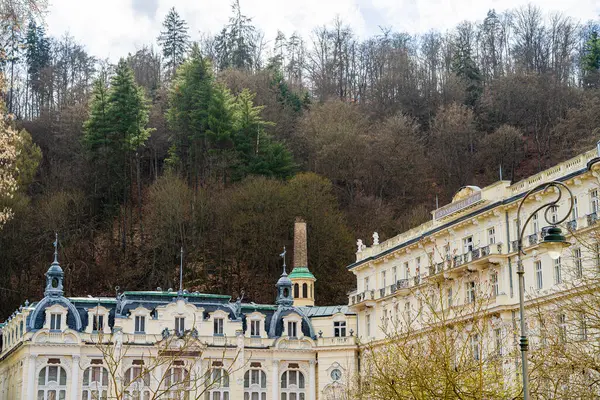 Karlovy Vary, Çek Cumhuriyeti: Mart 12023: İlkbaharda tarihi kent merkezi, HDR Resmi 