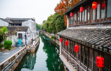 Suzhou, Çin - Aralık 12023: Bulutlu havada tarihi şehir merkezi, HDR Görüntü
