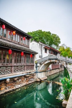 Suzhou, Çin - Aralık 12023: Bulutlu havada tarihi şehir merkezi, HDR Görüntü