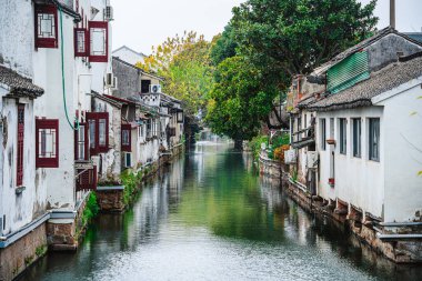 Suzhou, Çin - Aralık 12023: Bulutlu havada tarihi şehir merkezi, HDR Görüntü