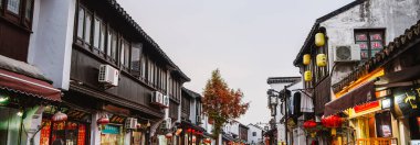 Suzhou, Çin - Aralık 12023: Bulutlu havada tarihi şehir merkezi, HDR Görüntü