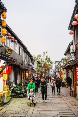 Suzhou, Çin - Aralık 12023: Bulutlu havada tarihi şehir merkezi, HDR Görüntü