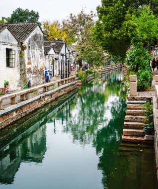 Suzhou, Çin - Aralık 12023: Bulutlu havada tarihi şehir merkezi, HDR Görüntü