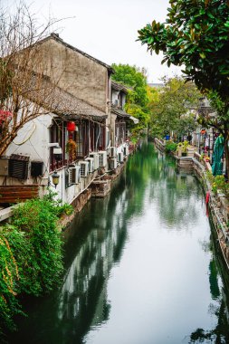 Suzhou, Çin - Aralık 12023: Bulutlu havada tarihi şehir merkezi, HDR Görüntü