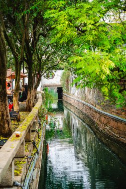 Suzhou, Çin - Aralık 12023: Bulutlu havada tarihi şehir merkezi, HDR Görüntü