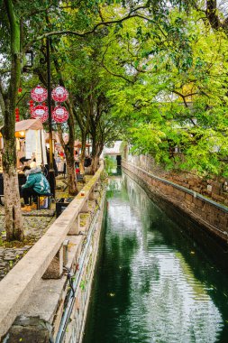 Suzhou, Çin - Aralık 12023: Bulutlu havada tarihi şehir merkezi, HDR Görüntü