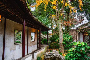 Suzhou, Çin - Aralık 12023: Çiftin bulutlu havada dinlenme bahçesi, HDR Görüntü