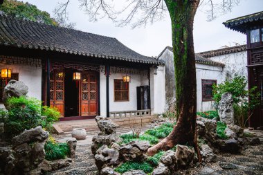 Suzhou, Çin - Aralık 12023: Çiftin bulutlu havada dinlenme bahçesi, HDR Görüntü