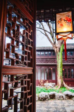 Suzhou, Çin - Aralık 12023: Çiftin bulutlu havada dinlenme bahçesi, HDR Görüntü