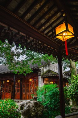Suzhou, Çin - Aralık 12023: Çiftin bulutlu havada dinlenme bahçesi, HDR Görüntü