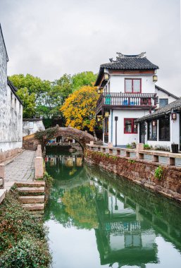 Zhouzhuang, Çin - Aralık 12023: Bulutlu havada tarihi köy, HDR Görüntü