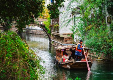 Suzhou, Çin - Aralık 12023: Bulutlu havada tarihi şehir merkezi, HDR Görüntü