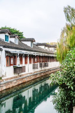 Suzhou, Çin - Aralık 12023: Bulutlu havada tarihi şehir merkezi, HDR Görüntü