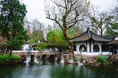 Suzhou, Çin - Aralık 12023: Bulutlu havada mütevazı Yöneticinin Bahçesi, HDR Görüntü