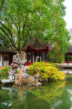 Tongli, Çin - Aralık 12023: Bulutlu havada tarihi şehir merkezi, HDR Görüntü