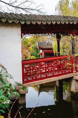 Tongli, Çin - Aralık 12023: Bulutlu havada tarihi şehir merkezi, HDR Görüntü