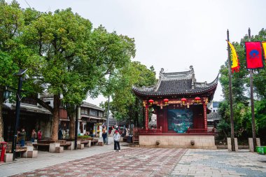 Tongli, Çin - Aralık 12023: Bulutlu havada tarihi şehir merkezi, HDR Görüntü