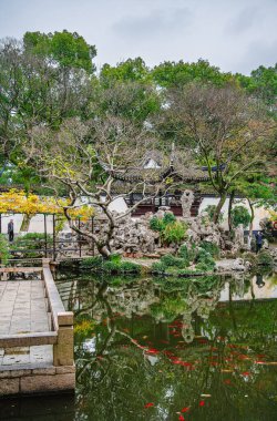 Tongli, Çin - Aralık 12023: Bulutlu havada tarihi şehir merkezi, HDR Görüntü