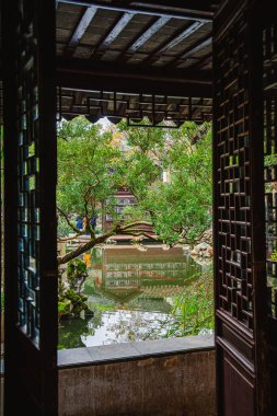 Tongli, Çin - Aralık 12023: Bulutlu havada tarihi şehir merkezi, HDR Görüntü