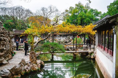Tongli, Çin - Aralık 12023: Bulutlu havada tarihi şehir merkezi, HDR Görüntü