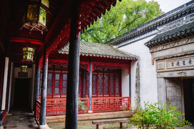 Tongli, Çin - Aralık 12023: Bulutlu havada tarihi şehir merkezi, HDR Görüntü