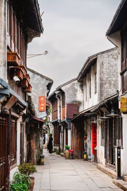 Zhouzhuang, Çin - Aralık 12023: Bulutlu havada tarihi köy, HDR Görüntü