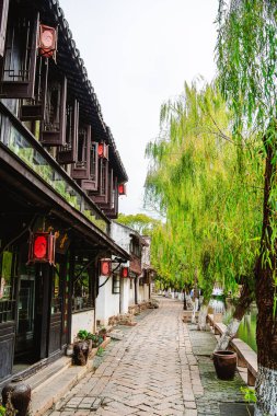 Zhouzhuang, Çin - Aralık 12023: Bulutlu havada tarihi köy, HDR Görüntü