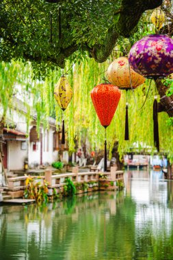 Zhouzhuang, Çin - Aralık 12023: Bulutlu havada tarihi köy, HDR Görüntü