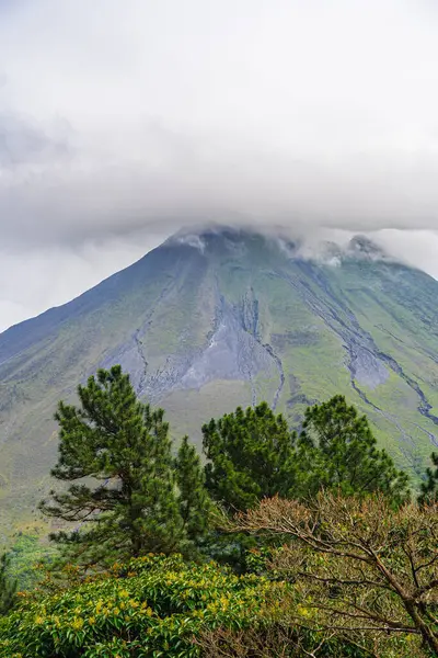 Kosta Rika 'daki El Arenal Ulusal Parkı manzarası