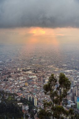 Monserrate, Kolombiya 'dan Bogota' ya bakın.