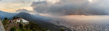 Monserrate, Kolombiya 'dan Bogota' ya bakın.