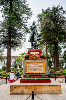 Popayan, Cauca, Kolombiya - 2 Şubat 2024: Bulutlu havada tarihi şehir merkezi manzarası