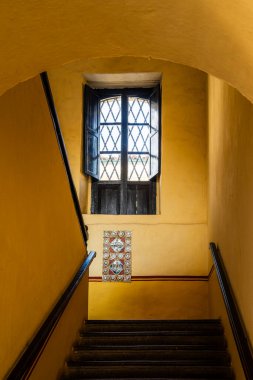 Popayan, Cauca, Kolombiya - 2 Şubat 2024: Bulutlu havada tarihi şehir merkezi manzarası