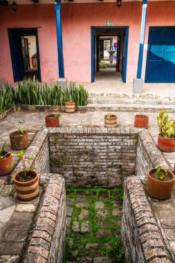 Popayan, Cauca, Kolombiya - 2 Şubat 2024: Bulutlu havada tarihi şehir merkezi manzarası