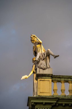 Popayan, Cauca, Kolombiya - 2 Şubat 2024: Bulutlu havada tarihi şehir merkezi manzarası