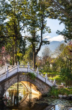 Dali, Çin - 1 Aralık 2023: Güneşli havada Eski Şehir, HDR Görüntü