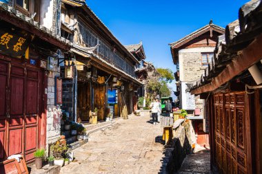 Lijiang, Çin - 10 Aralık 2023: Sunny Weather 'da Tarihi Şehir Merkezi, HDR Görüntü