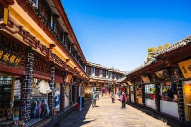 Lijiang, Çin - 10 Aralık 2023: Sunny Weather 'da Tarihi Şehir Merkezi, HDR Görüntü