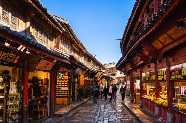 Lijiang, Çin - 10 Aralık 2023: Sunny Weather 'da Tarihi Şehir Merkezi, HDR Görüntü
